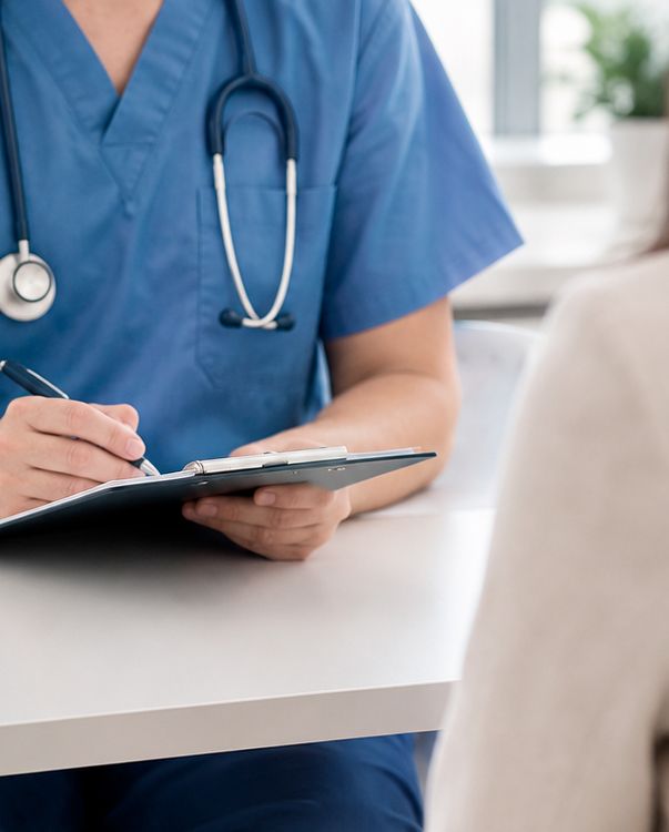 TRABAJA EN AMADO CLINICA PEDIATRICA